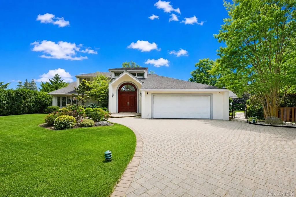 345 Heather Lane, Hewlett Harbor
