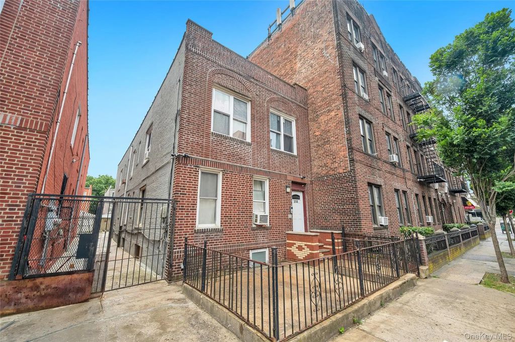 558 Midwood St, Brooklyn