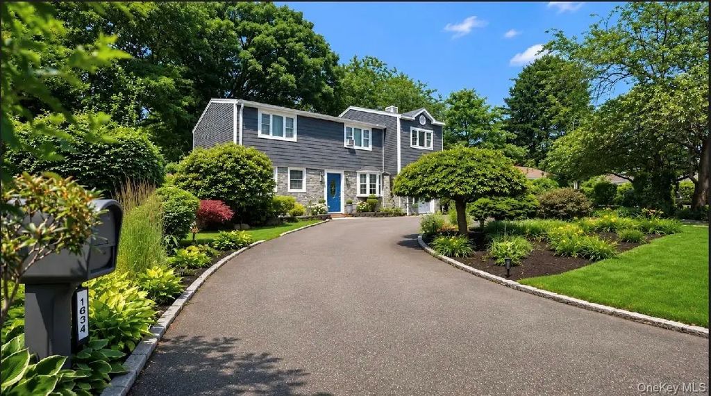 1634 N Gardiner Drive, Bay Shore