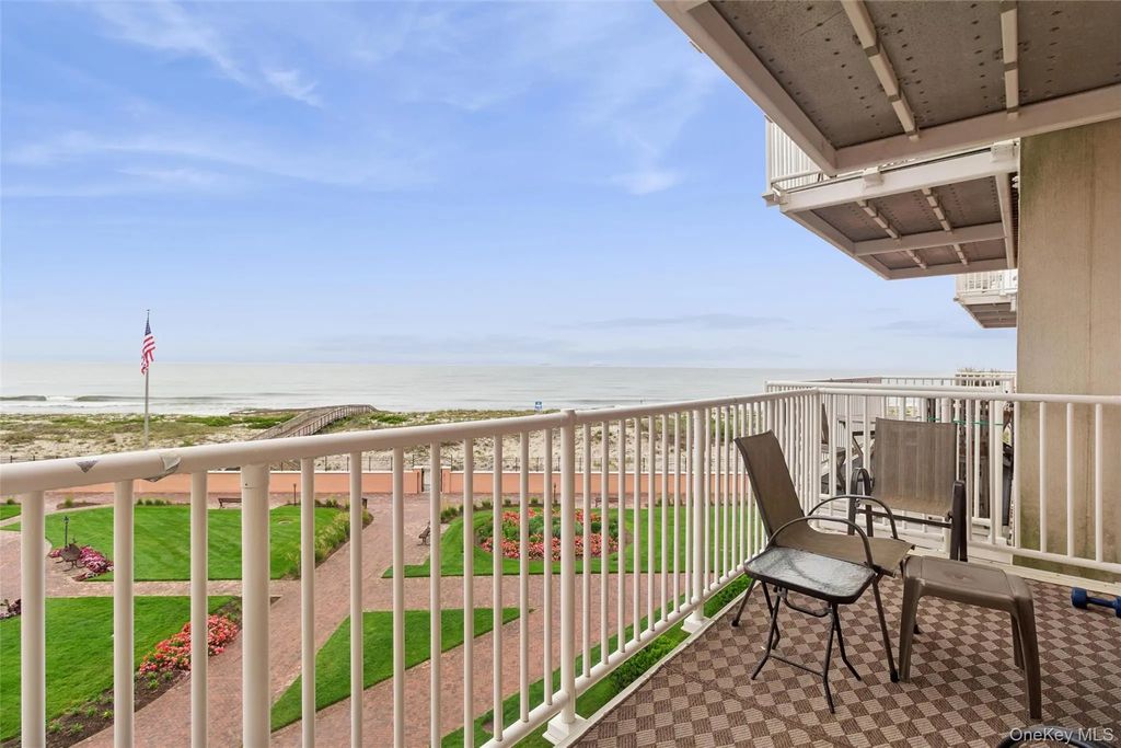 2 Richmond Road # 4bb, Lido Beach