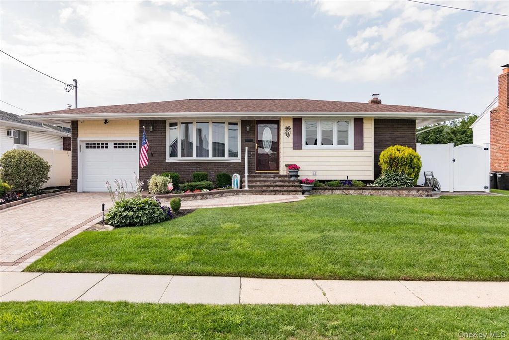 34 1st Avenue, Farmingdale