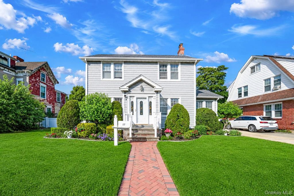 27 Hilbert Street, Hempstead