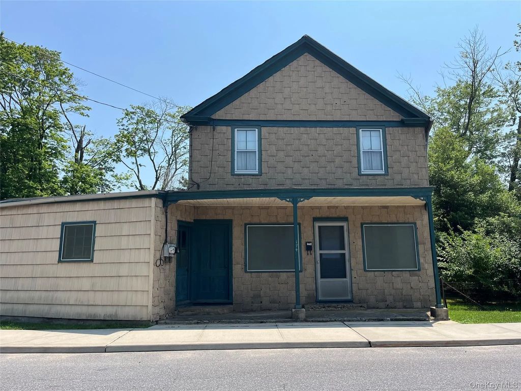 174 Railroad Avenue, Saint James