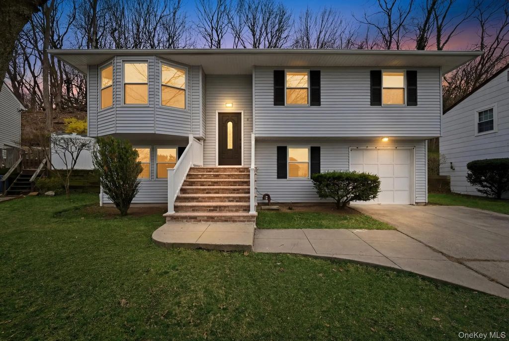 9 Harmony Lane, Glen Cove