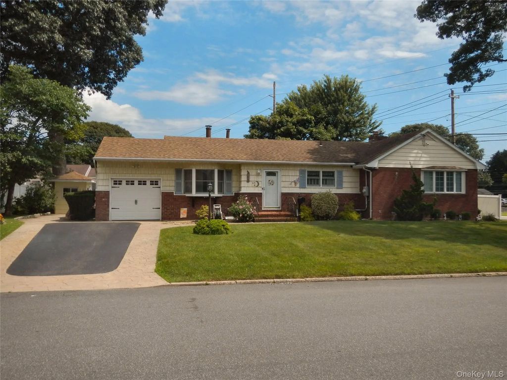 1005 Thompson Drive, Bay Shore