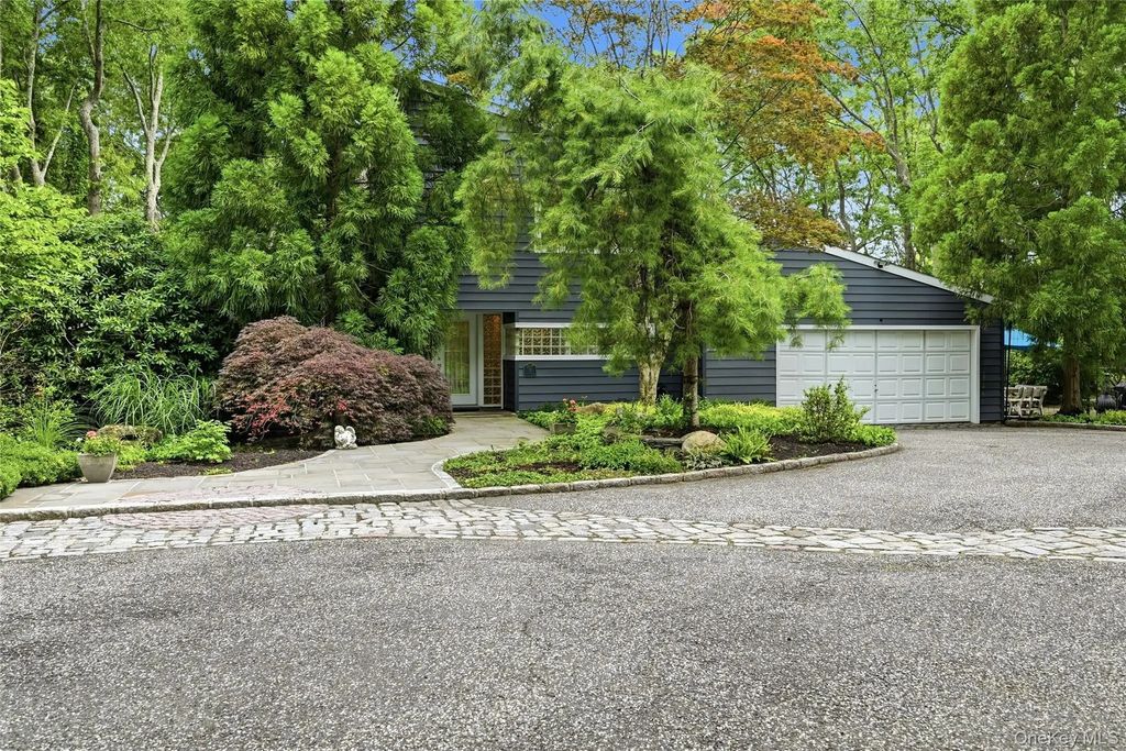 18 Nicole Court, Manorville
