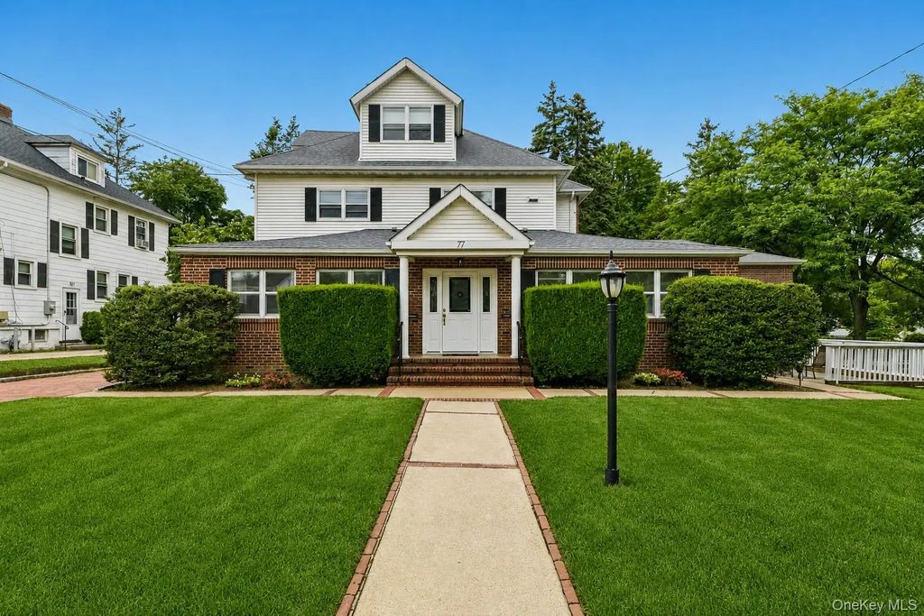 77 Andrew Street, Manhasset