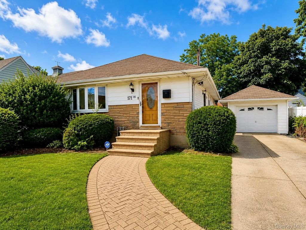 171 Allen Street, Hempstead