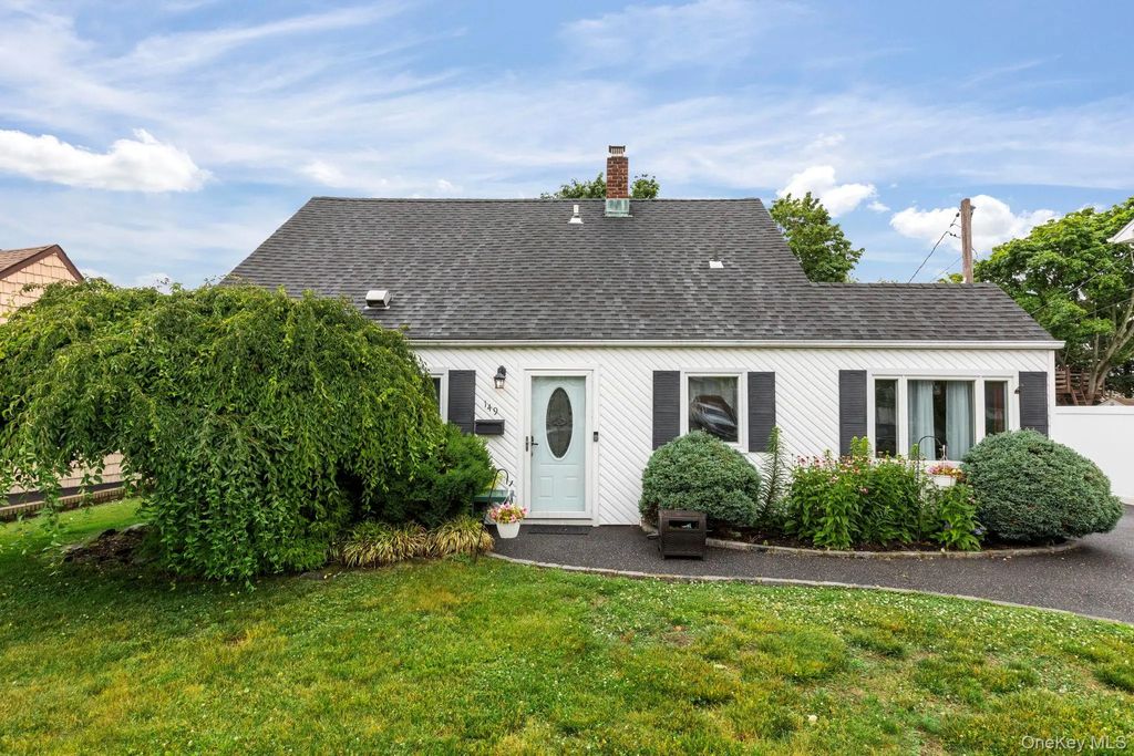 149 Coach Lane, Levittown