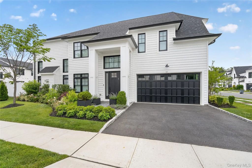 63 Three Ponds Lane W, Woodbury