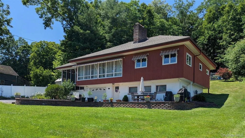 28 Maple Avenue, Goshen