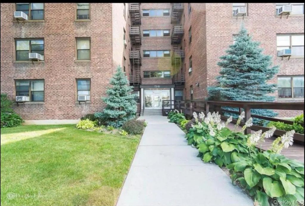 7311 Bell Blvd # 2b, Bayside