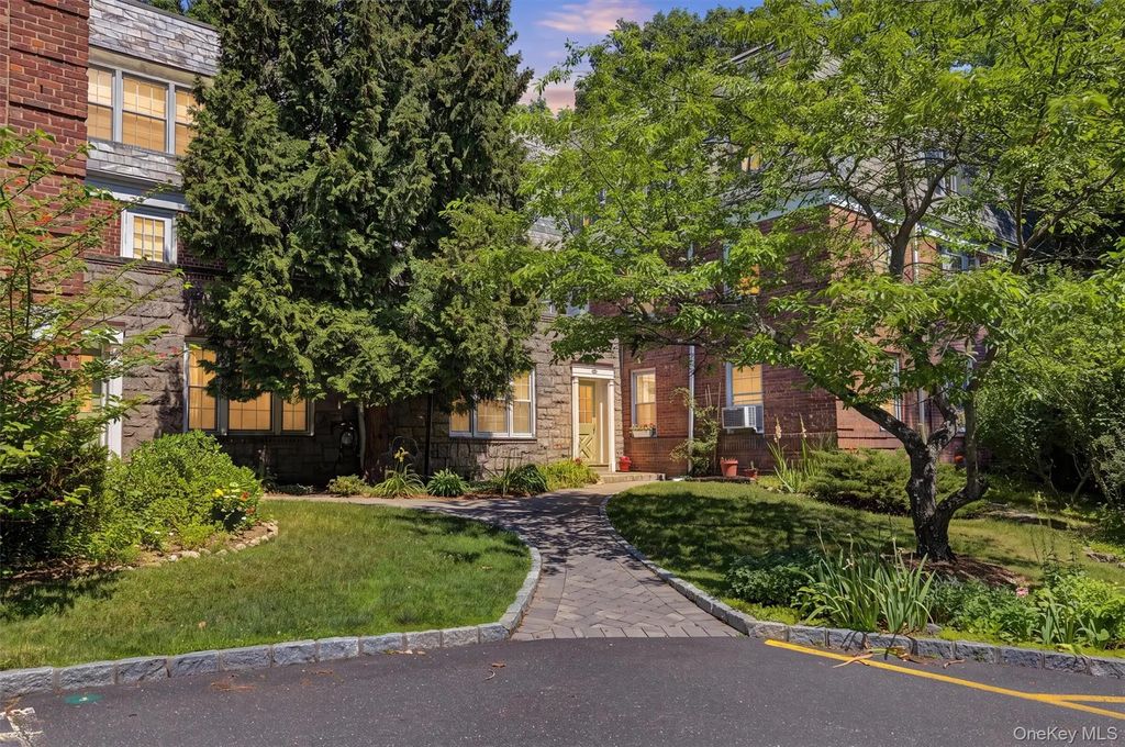 104 Pinewood Rd # 3c, Hartsdale