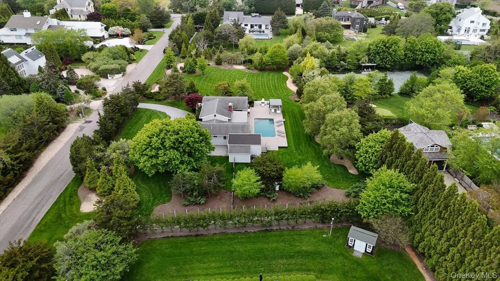 4 Stillwaters Lane, Westhampton Beach