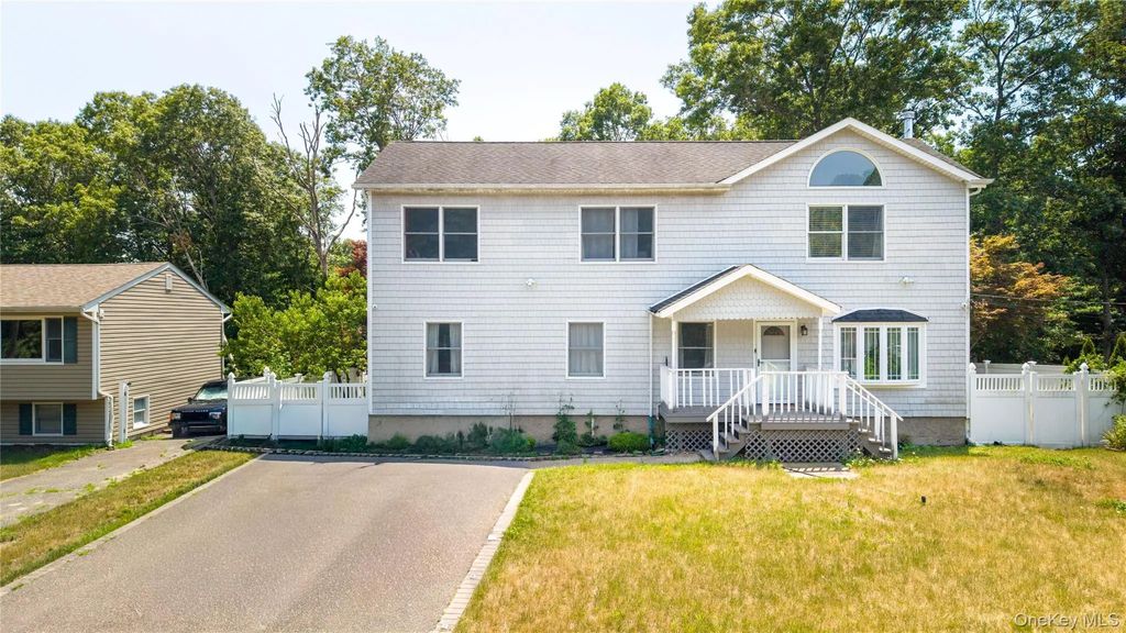 4478 Express Drive S, Ronkonkoma