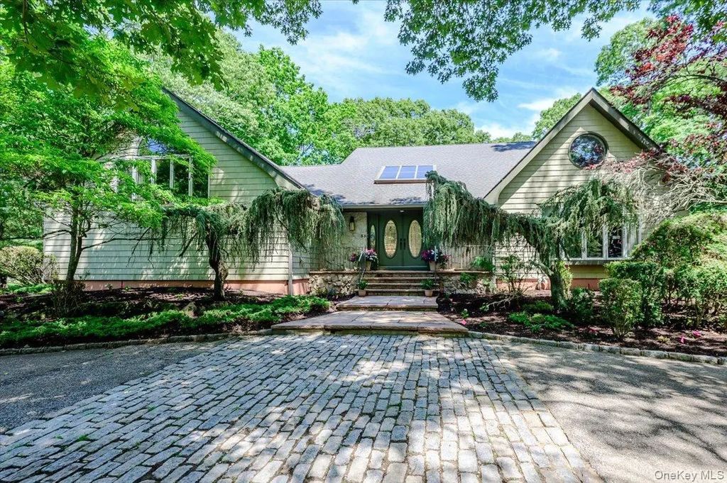 33 Meadow Farm Road, East Islip