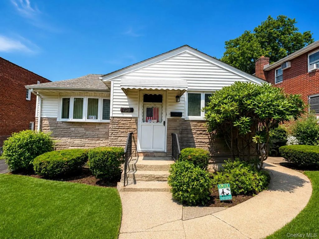 7-08 127th Street, College Point