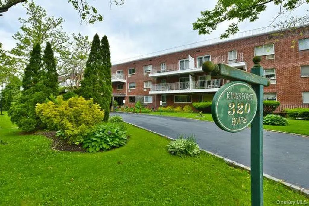 320 E Shore Road # 11c, Great Neck