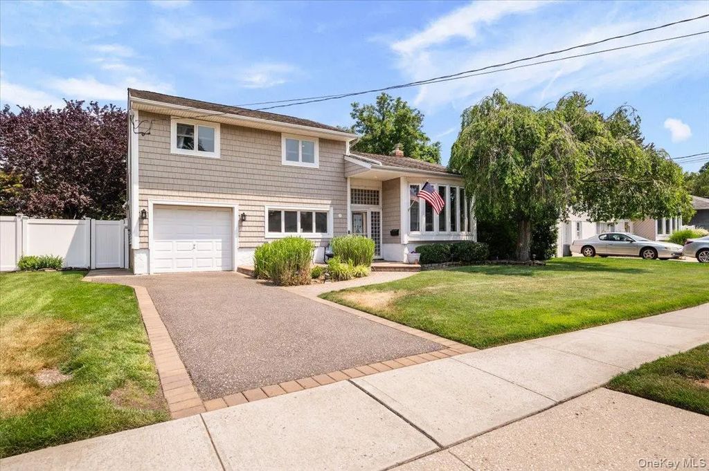 215 N Boston Avenue, Massapequa