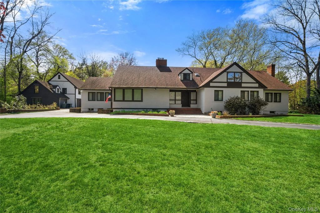 19 Frost Creek Drive, Locust Valley