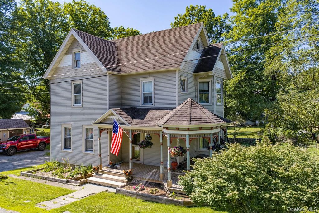 8 Chapel Street, Jeffersonville