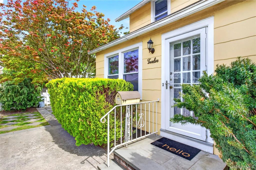 12 Smull Place, Port Washington