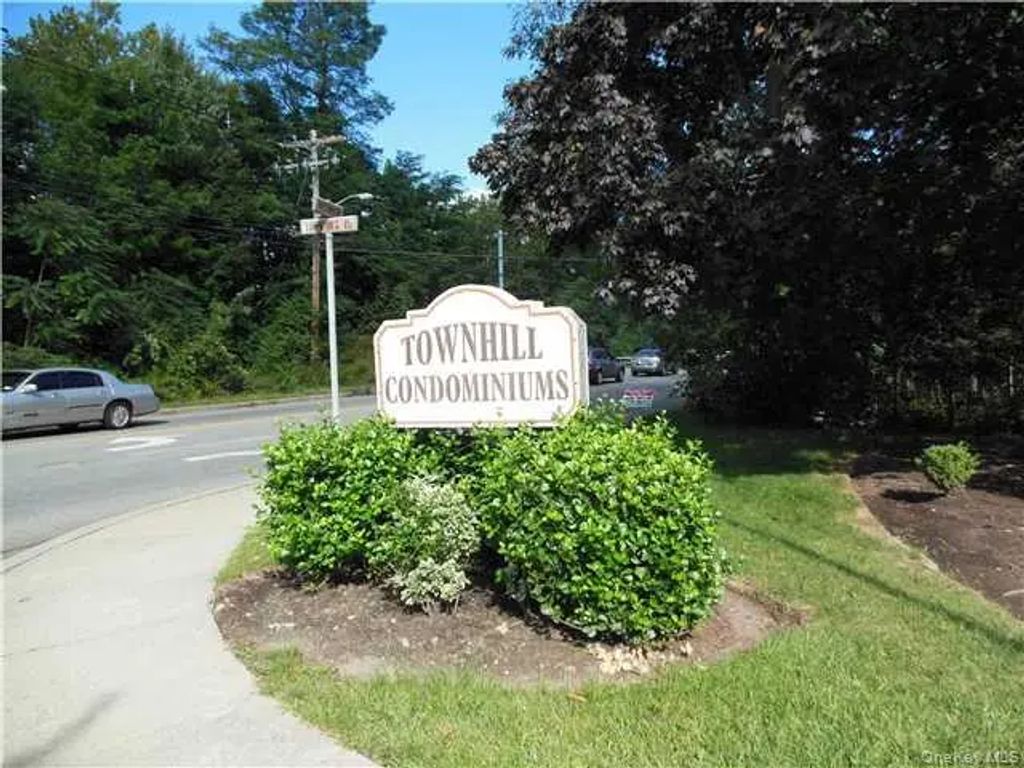 301 Town Hill Road, Nanuet