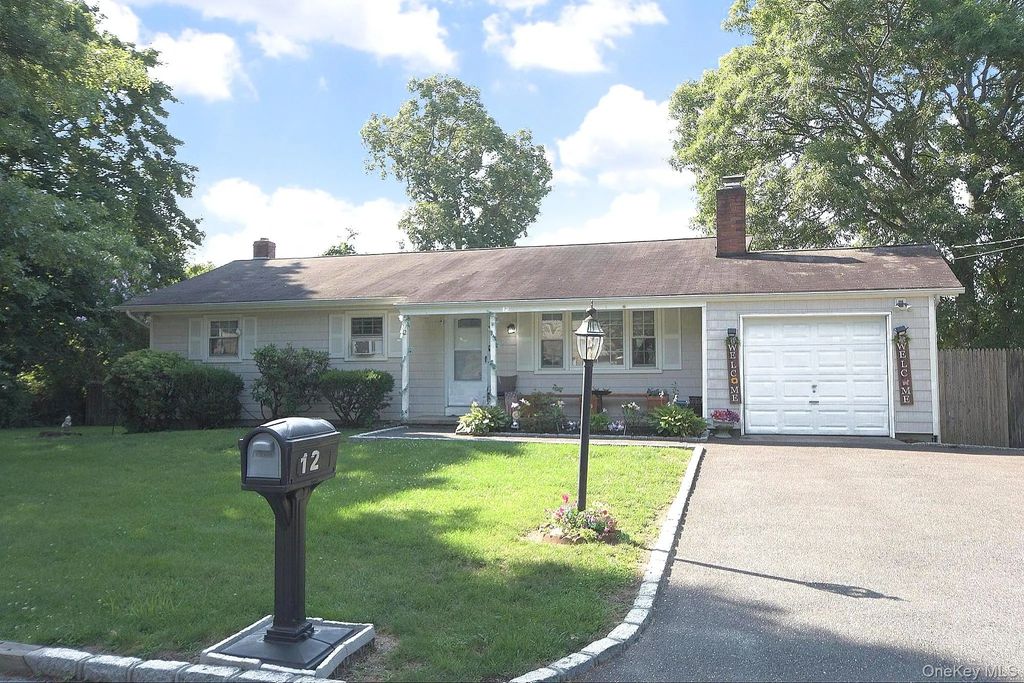 12 Acorn Street, Ronkonkoma