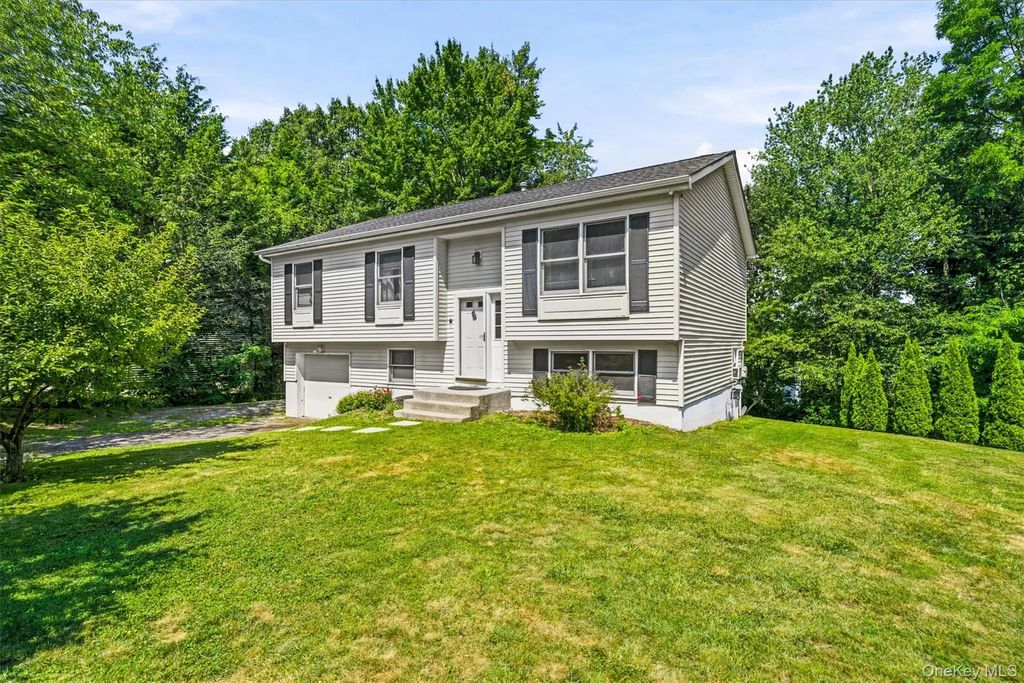 6 Virginia Circle, Newburgh