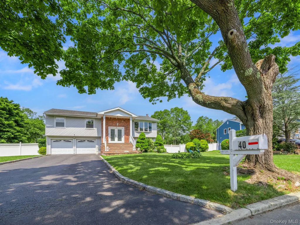 40 Peppermint Road, Commack