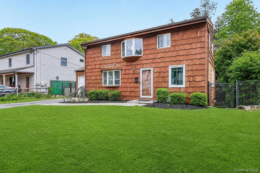 18 Miller Terrace, White Plains