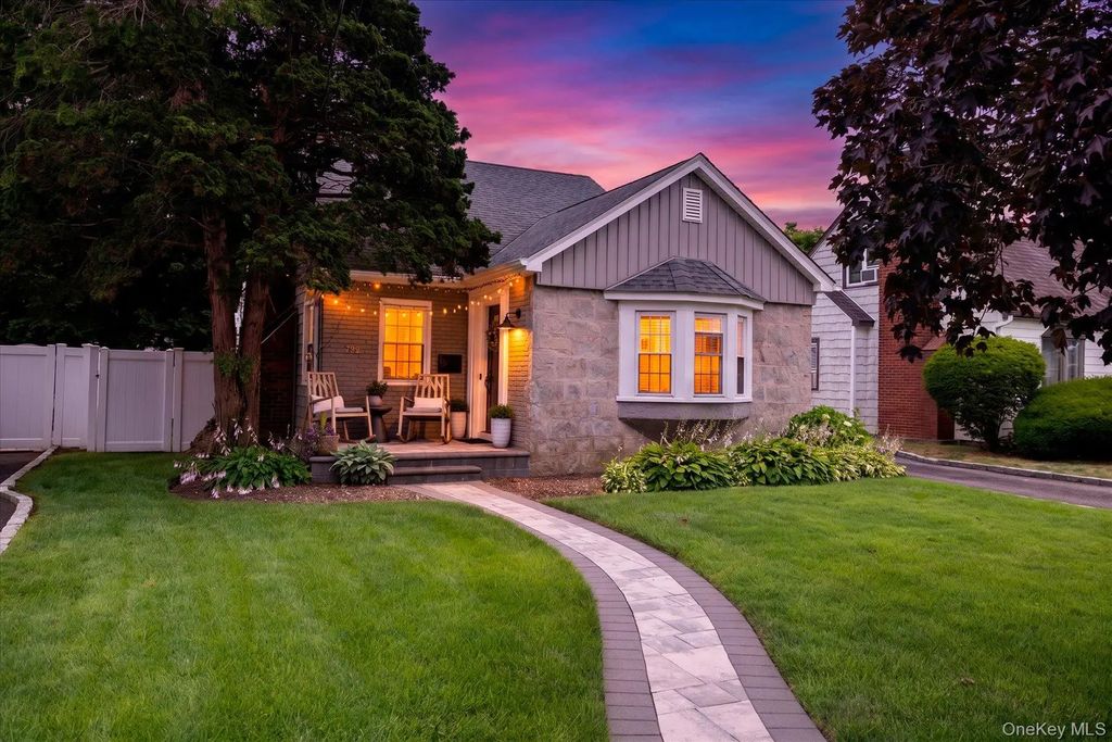 10 Woodland Avenue, Rockville Centre