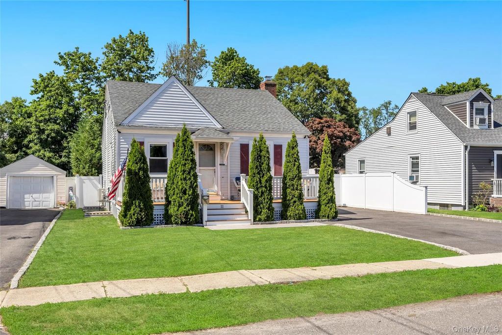 11 Irving Place, Islip Terrace