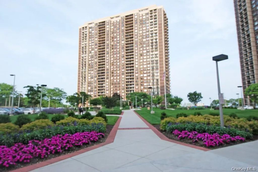 27110 Grand Central Parkway # 2t, Floral Park