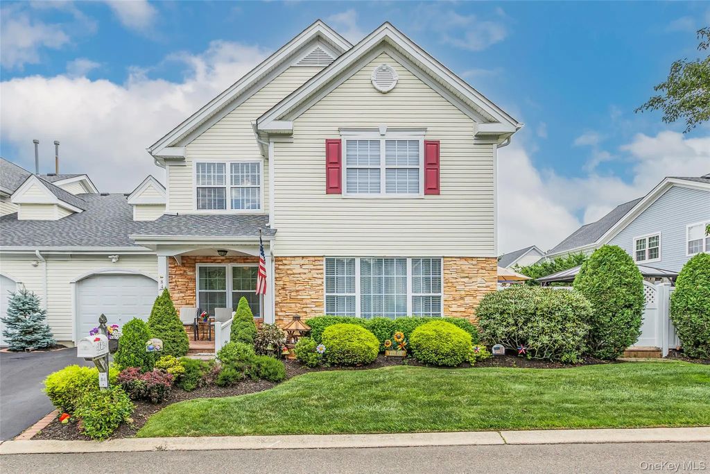 84 Kate Circle, Middle Island