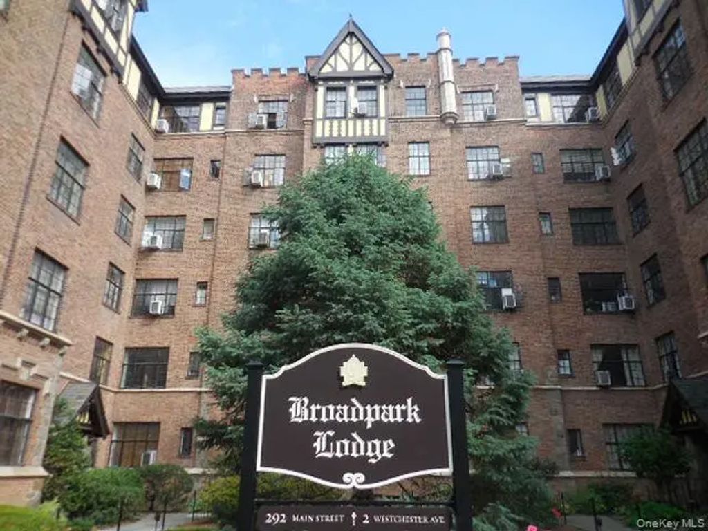 2 Westchester Avenue # 4n, White Plains
