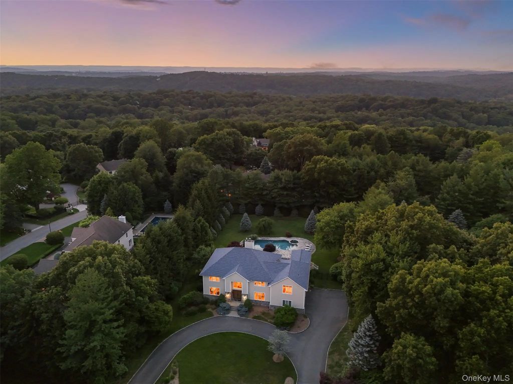 10 Crestview Drive, Pleasantville