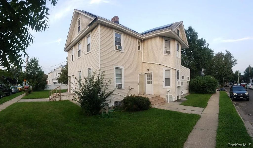 83 Kraemer Street # 3, Hicksville