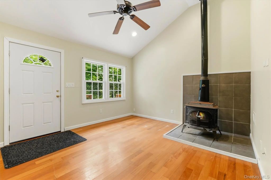 44 Cooper Road, Monroe