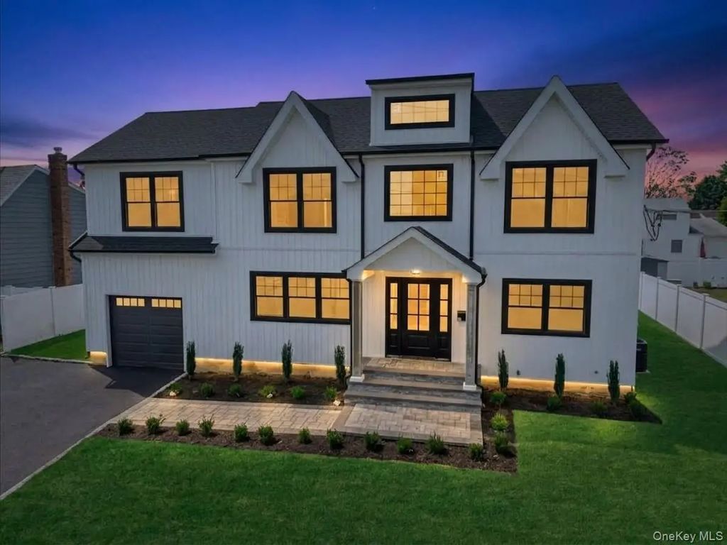 60 Westwood Road S, Massapequa Park