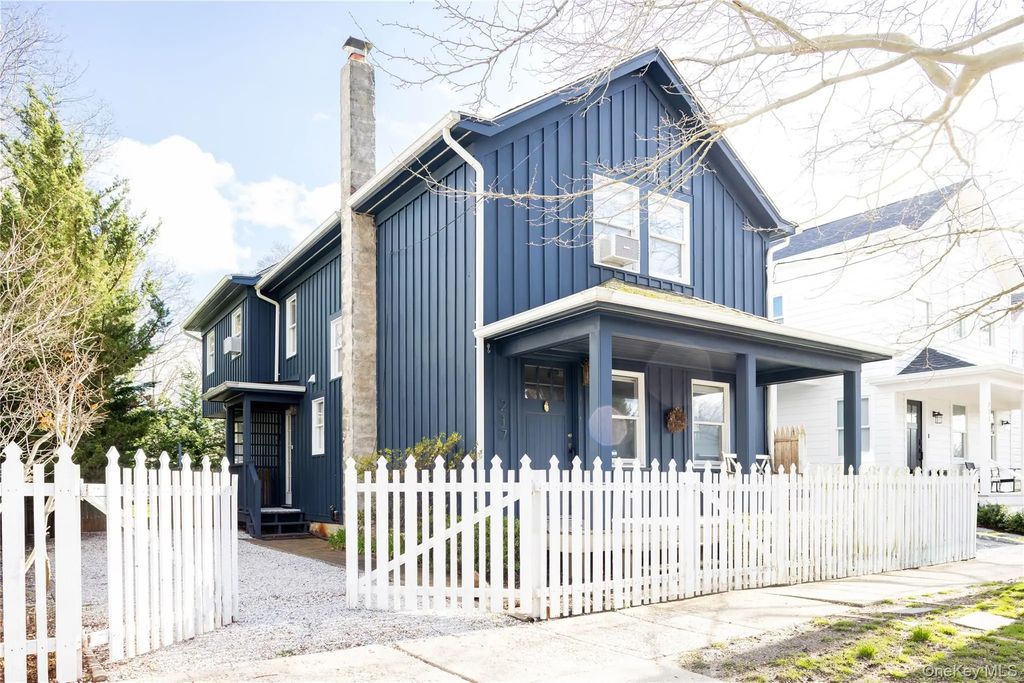 217 Center Street, Greenport