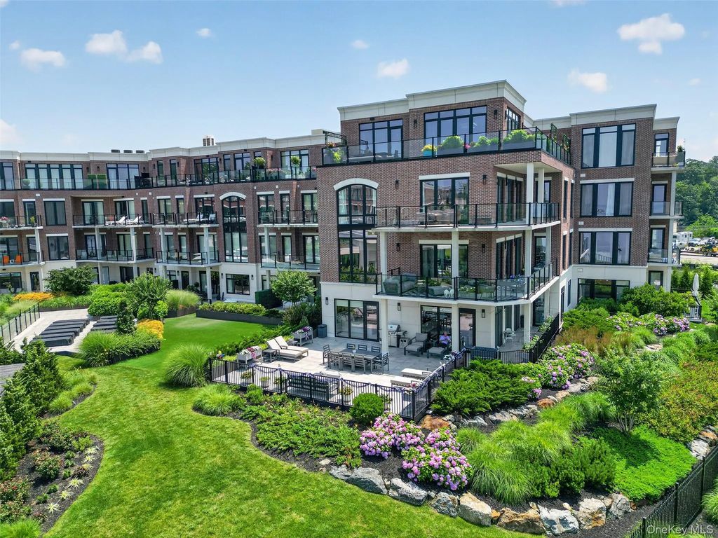 10 Shore Road # 101, Glenwood Landing