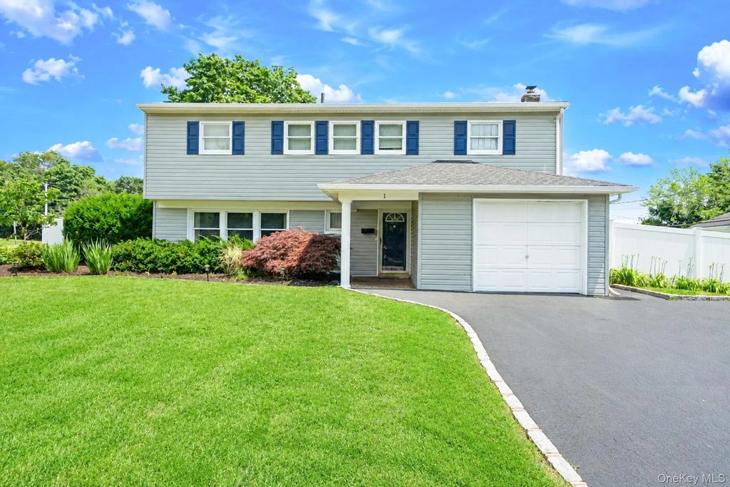 1 Blue Spruce Lane, Commack