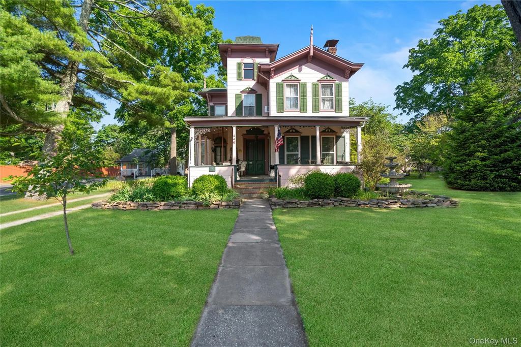 449 Montauk Highway, East Moriches