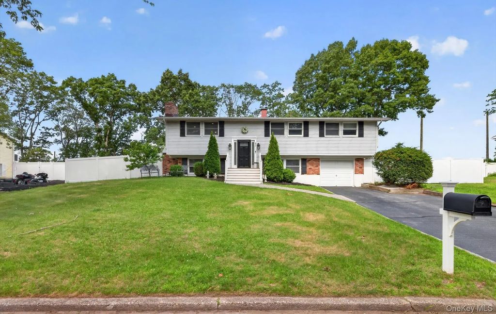 42 W Broadway, Port Jefferson Station