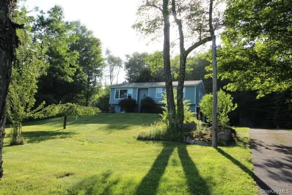 545 Stump Pond Road, Livingston Manor