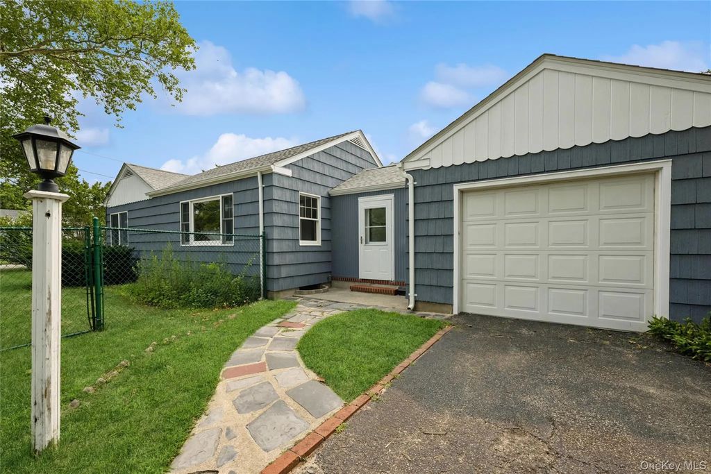1 Heights Place, Riverhead