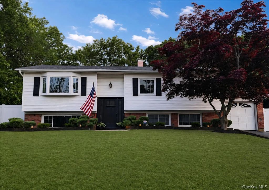 20 Cottage Drive, Farmingville