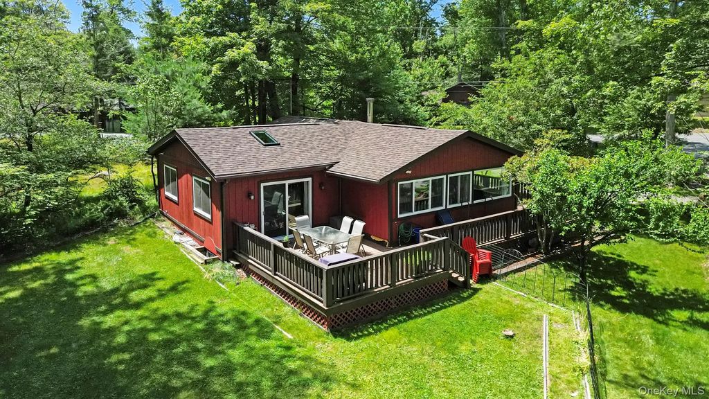 6 Berkshire Trail, Bethel