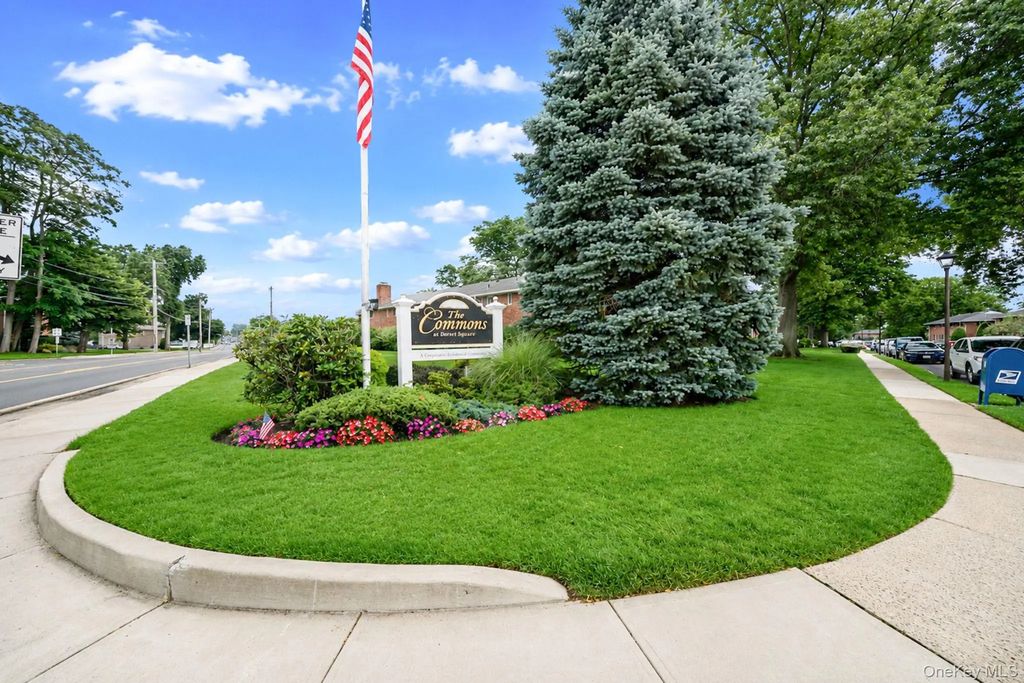 172 Edmunton # D 8, North Babylon